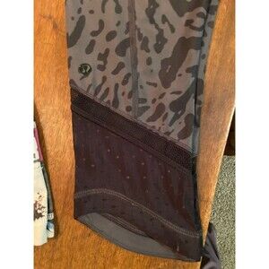 Lululemon 6 Cheetah Print with lace  capris